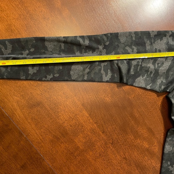 Fabletics Leggings, Powerhold, size Small, Black and Gray Camo Print, very nice - Picture 6 of 10